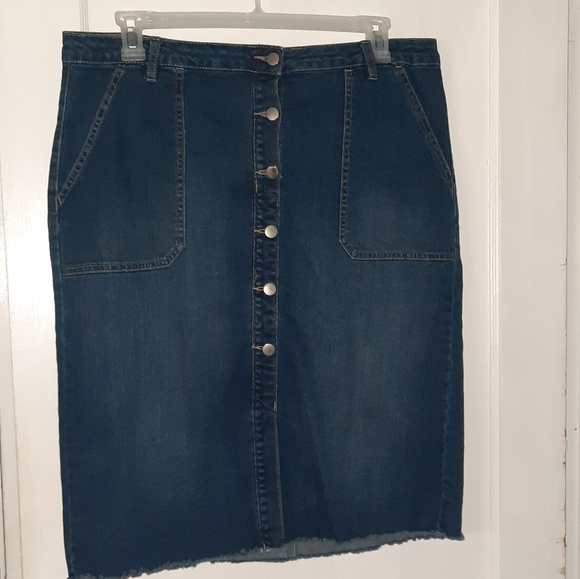 Raw hem Button Down Skirt - Picture 1 of 3